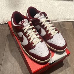 Low Dunks Vintage Reds