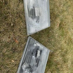 92-96 Ford E-150 E-350 headlight