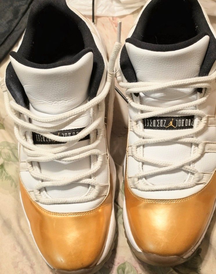Air Jordan 11 Low "Closing Ceremony