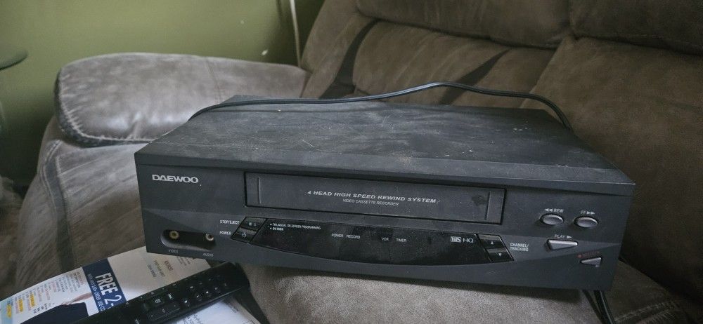 Daewood 4 Head DVD Player