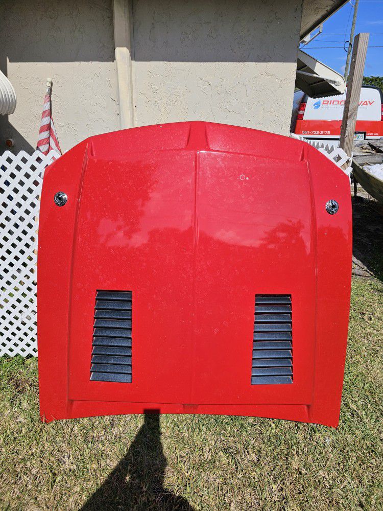 05-09 Ford Mustang Hood