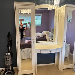 Pottery Barn 3-piece vanity set