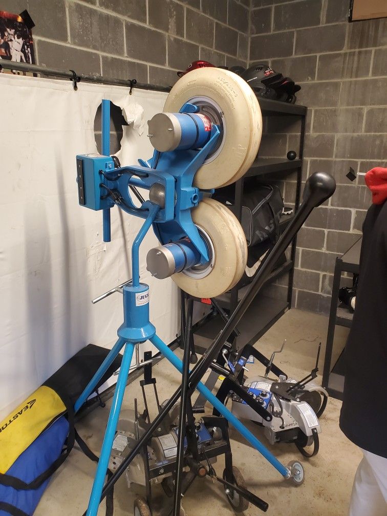 2 wheel Jugs Baseball Pitching Machine for Sale in Bellevue, WA OfferUp