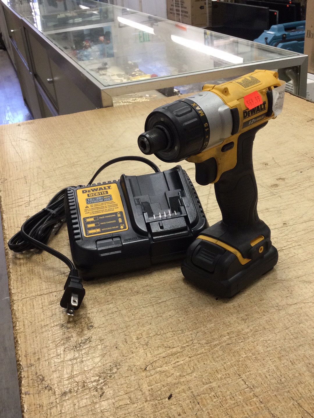 DEWALT DCF610 12V MAX 1/4" Cordless Screwdriver Kit