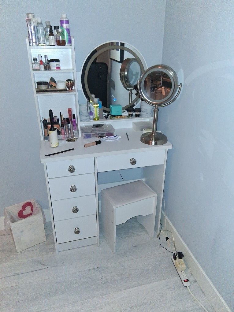 Small VANITY white