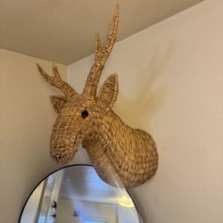 Rattan grass deer mount