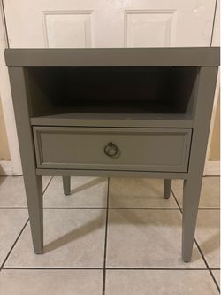 End table / accent / night stand