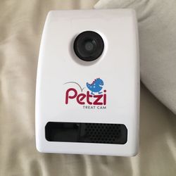 Petzi Cam N Dog Treat Despencer