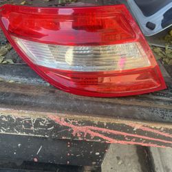 08-11 Mercedes Tail Light Lamp Left Driver Side