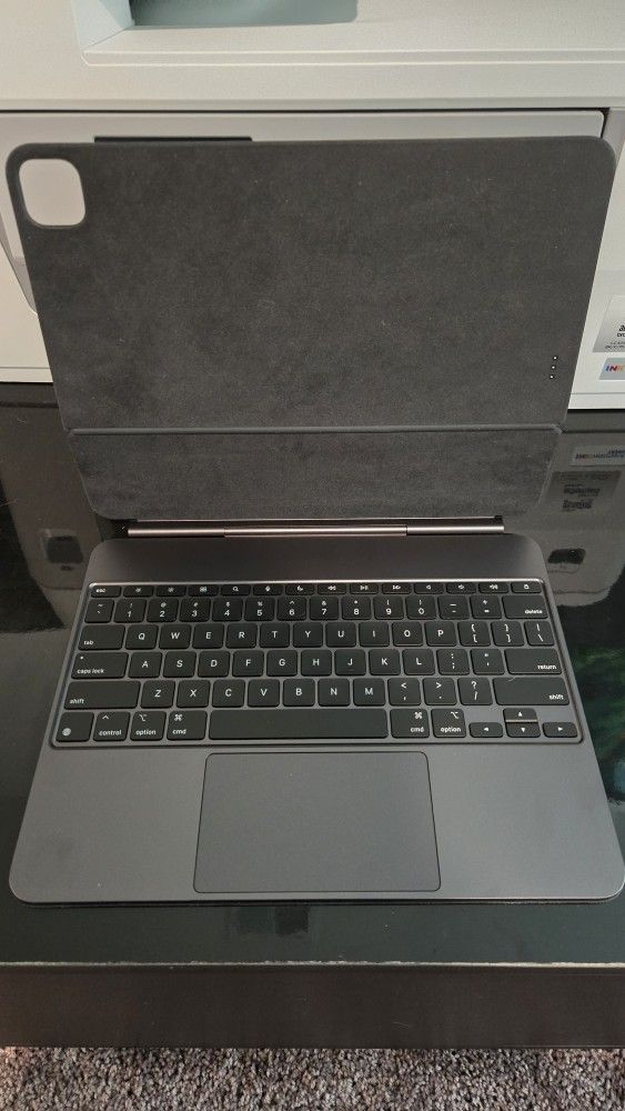 13" iPad Pro Magic Keyboard