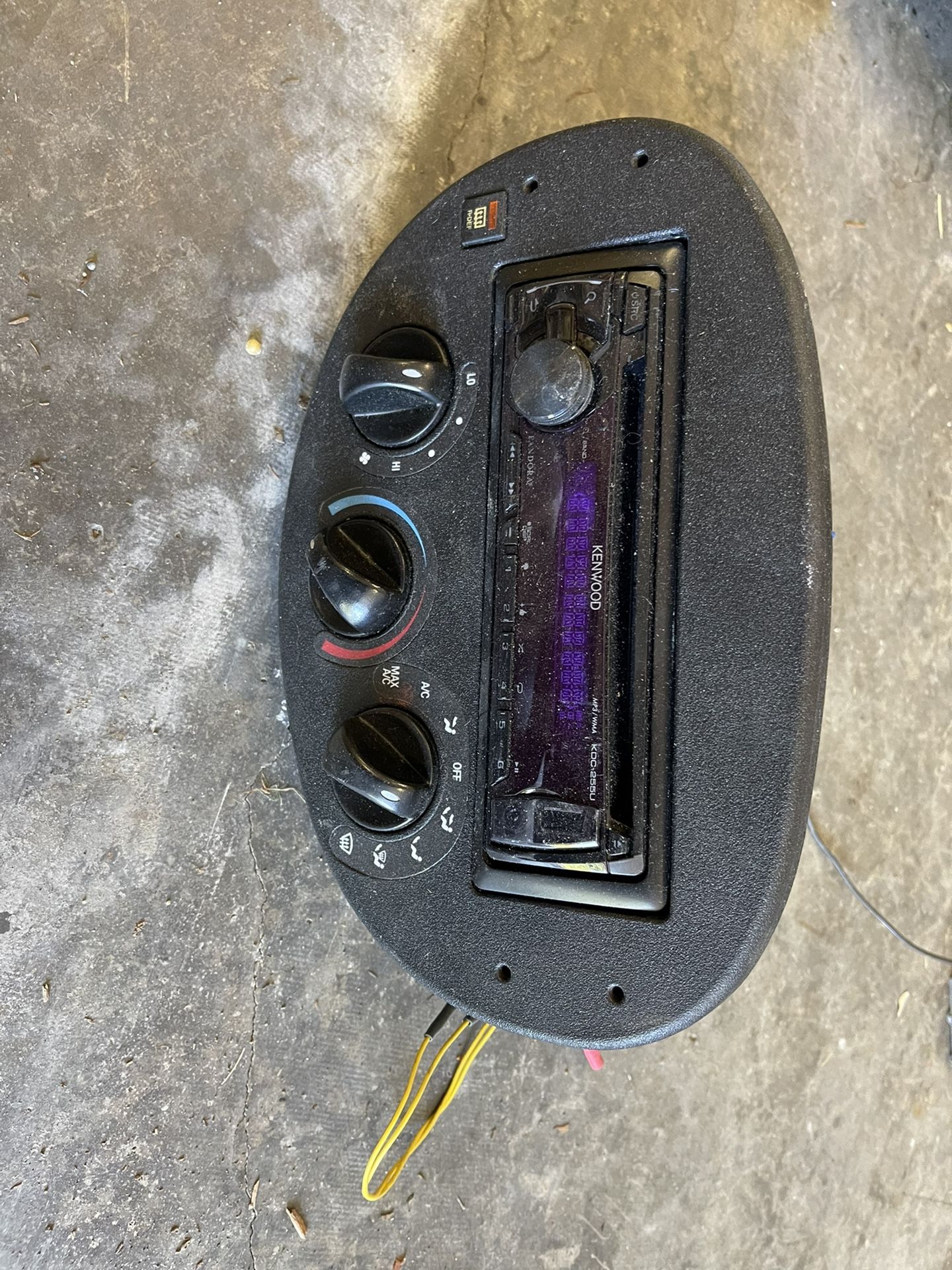 Kenwood KDC-255U with Ford Escort ZX2 Adapter