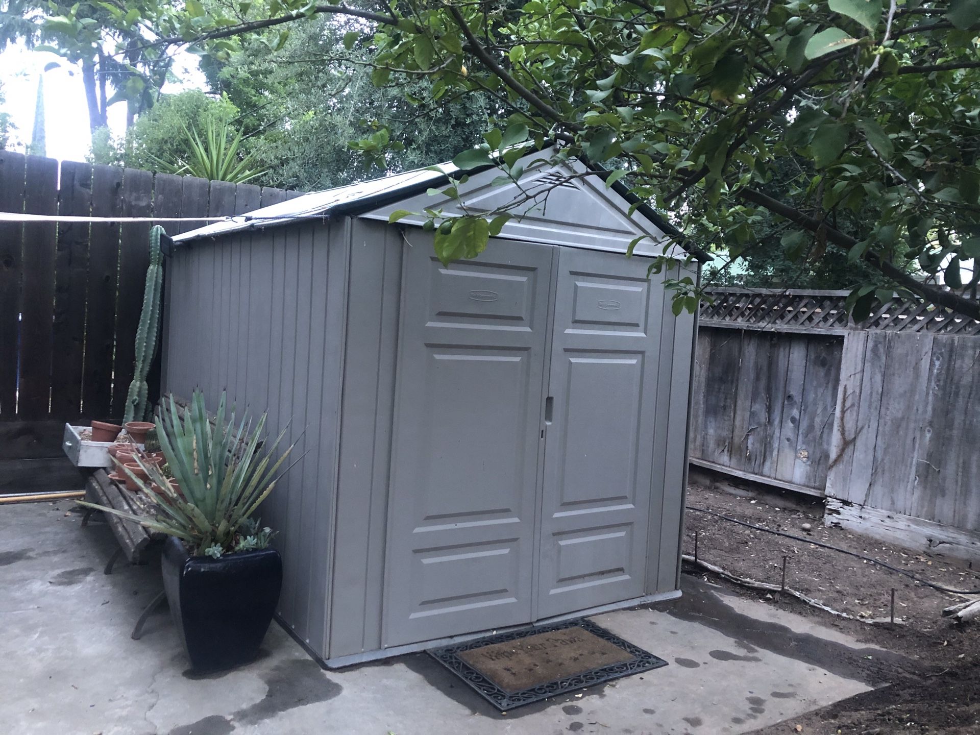 Rubbermaid shed, storage shed, tool shed