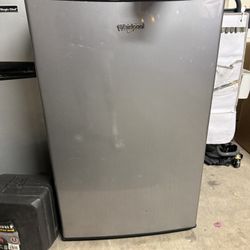 Whirlpool Mini Fridge 