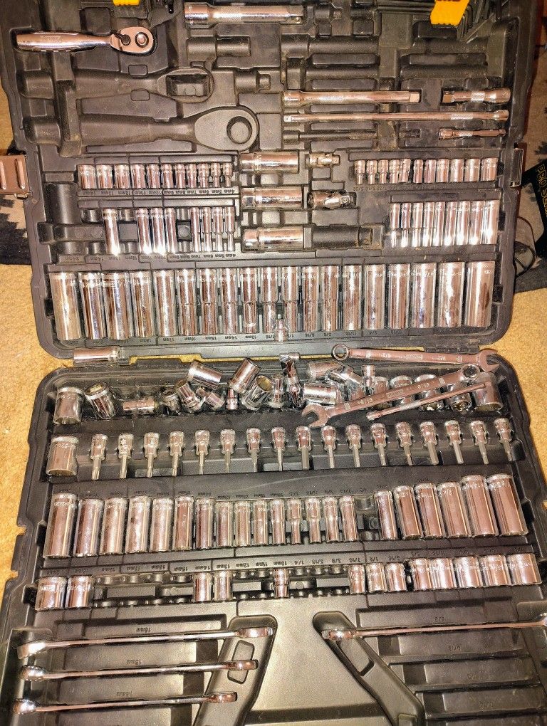 DeWalt 1/4 3/8 1/2 Mechanic Set For $150