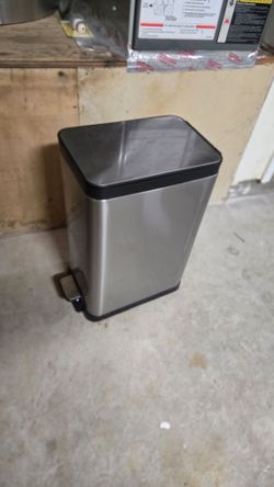 Small step trash can