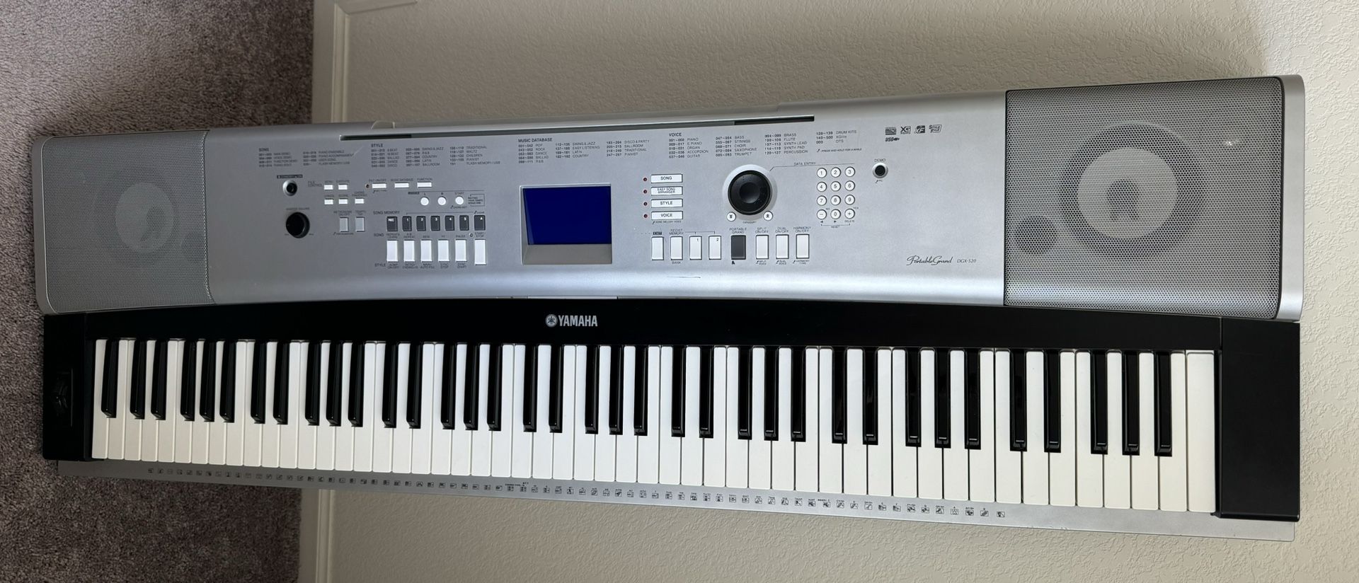 Yamaha DGX-520 Portable Grand Piano
