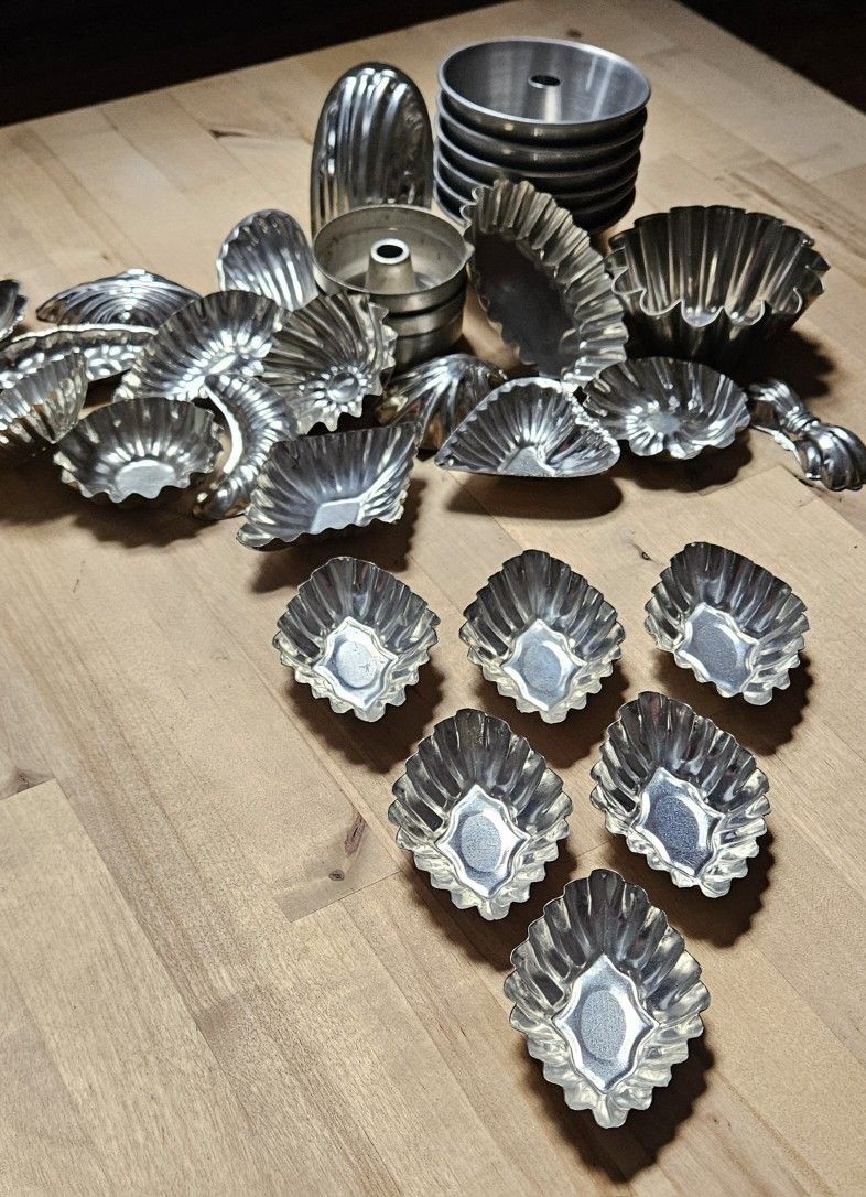 Vintage Tartlet Tins, set of 6, Vintage crafting, Vintage Baking