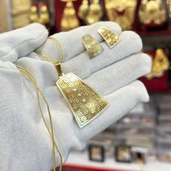 gold plated locket with earrings 