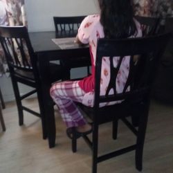 Cherry Wood Table With Medium Bar Stools