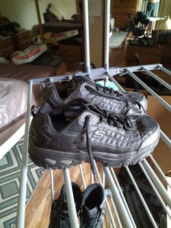 Sketchers sport black tennis shoes