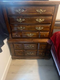 Dresser set
