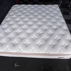 King 2025 pillow top mattress