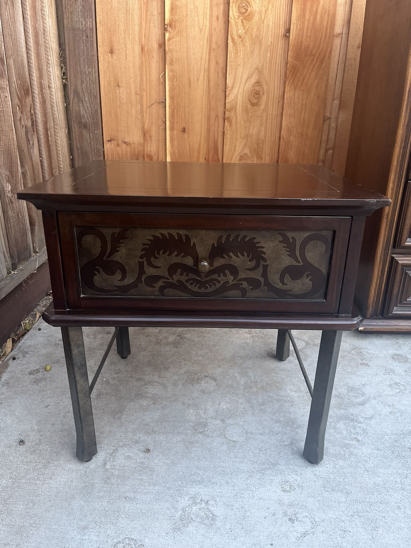 Stunning Vintage End Table