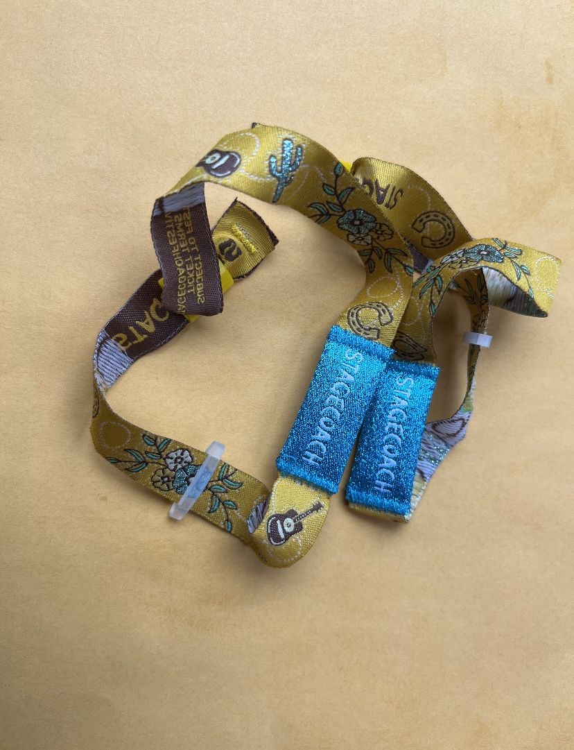 Stagecoach, Bracelets