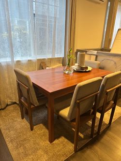 MOVING SALE : Dania  Extension Dining Table with 4 Isanti Upholstered Chairs
