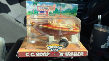Chevron Cars C.C. Boat N Trailer Vintage 1999 Floating Toy Red Wood Style New