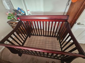 Crib with mattress, great condition like new