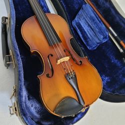Suzuki 1/4 Size Violin No. 7 Outfit + Acc's