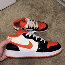 Jordan 1 Low Halloween 2023 (7Y)