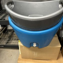  2 Insulated Tub Buckets