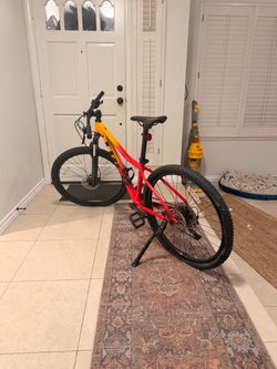 TREK Marlin 7 Red and Orange Colorway