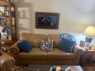 Genuine Leather Sofa & 2 Matching Chairs – Excellent Condition