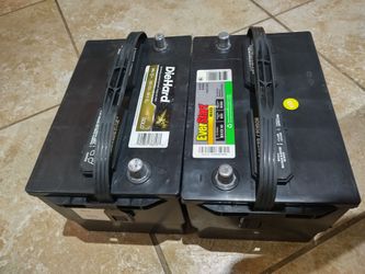 DieHard Gold 850 Acc battery & Everstart Maxx  battery Group 65, 850 CCA to 1000 CA. Batteries group size #65. Made on 4/2025 & 8/2025, $200 cash both