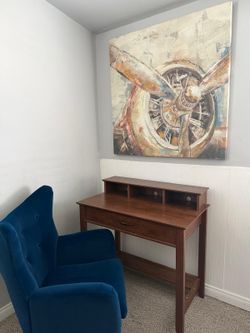 Selling bundle chair desk and painting