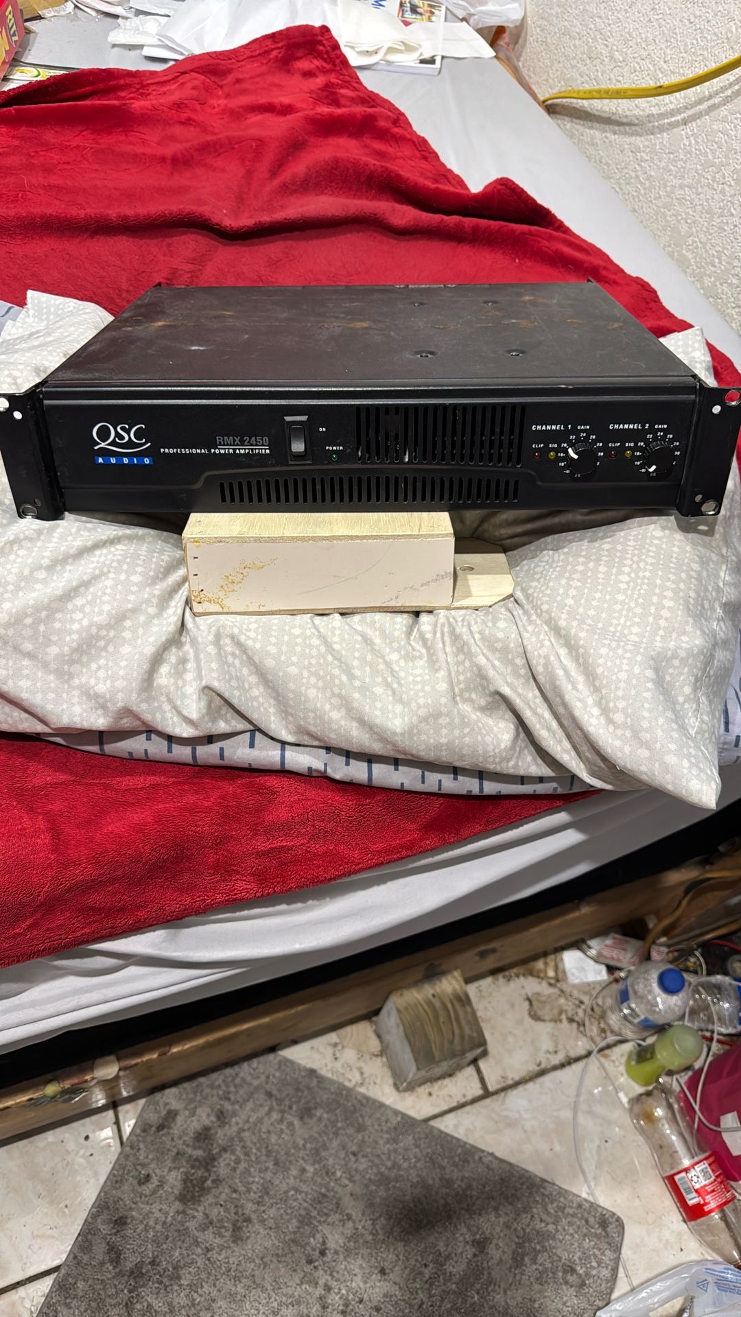 Amplificador QSC de 2450 Whatts 440$