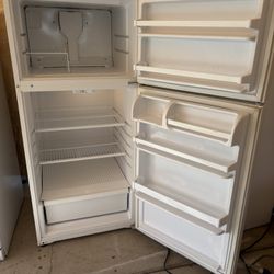 Whirpool Fridge It cools and freezes well