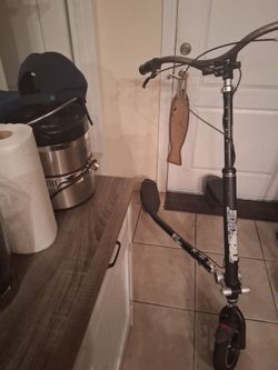 Trikke Black Scooter