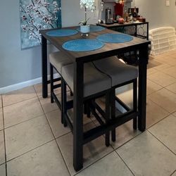 Like New Dining Table 