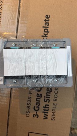 3-Gang Quick Wire Backplate with Single Pole