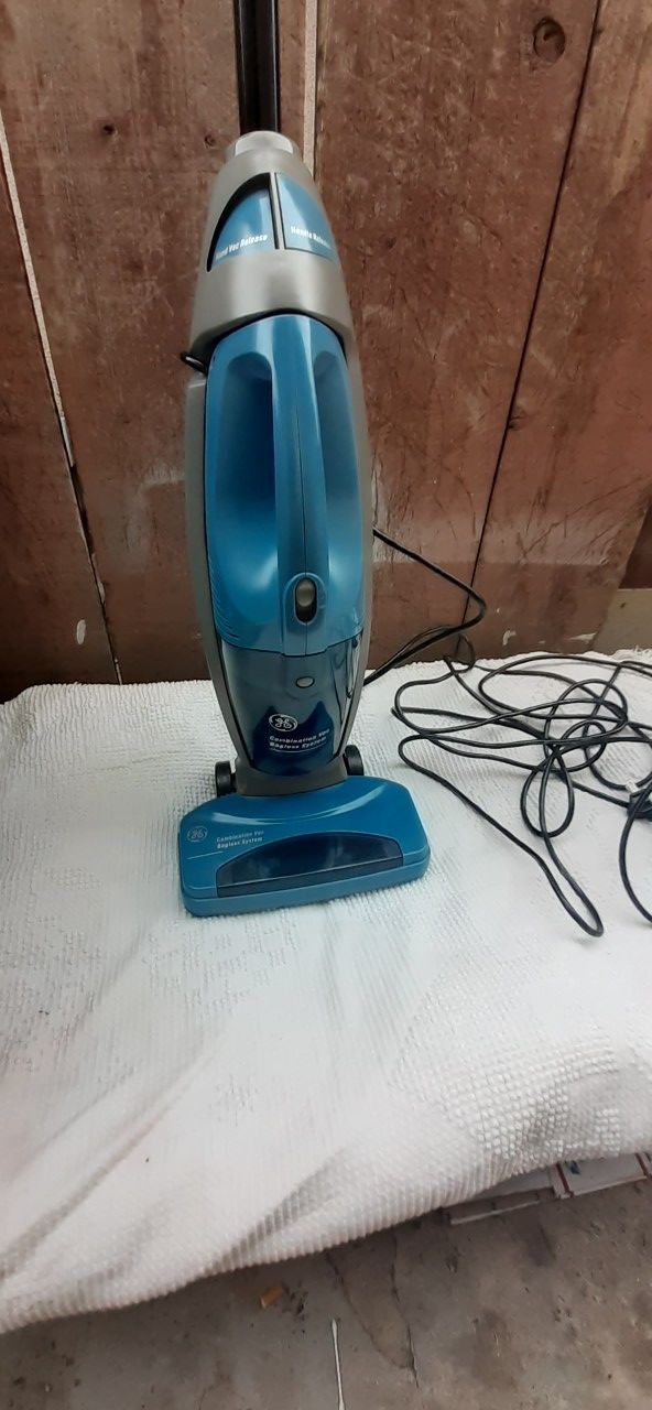 A powerful JE vacuum and hand held