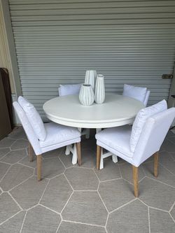 52” Round Table & 4 chairs - Model Home furniture