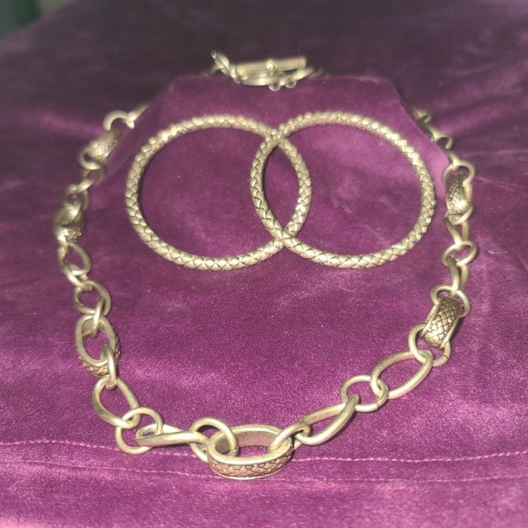 ELLEN TRACY CHUNKY GOLD TONE NECKLACE AND 2 BRACELETS SET