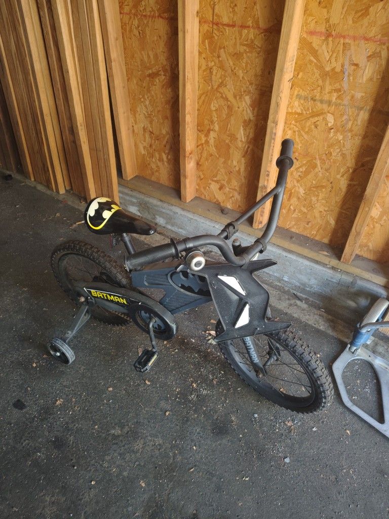 Kids Batman Bike W/ Training Wheels
