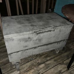 Metal Tool Box With Casters 36x19x17”