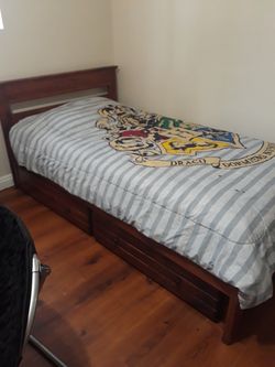 Twin wood bed with 2 drawer storage