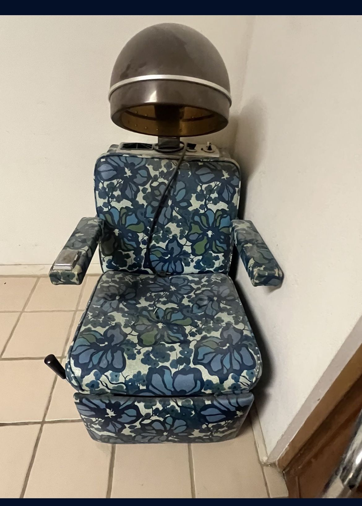 Vintage Hair Dryer Chair W/ Salon Chair 